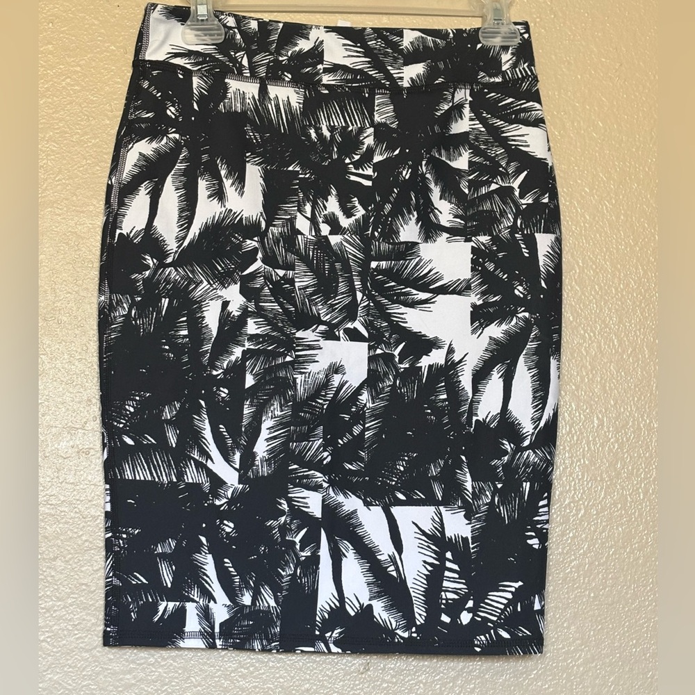 Fabletics Black and White Midi Pencil Skirt  ( Juniors) Size S